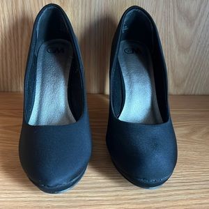 Chelsea Moreland Black Heels.  Size 8.